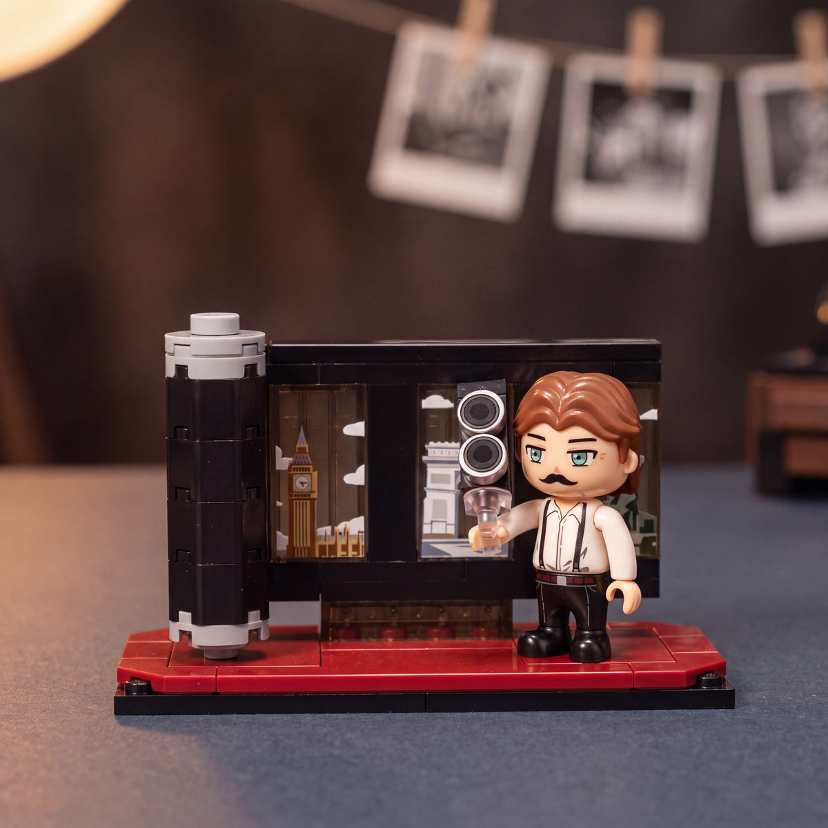 Figurenständer mit Fotograf und Filmstreifen